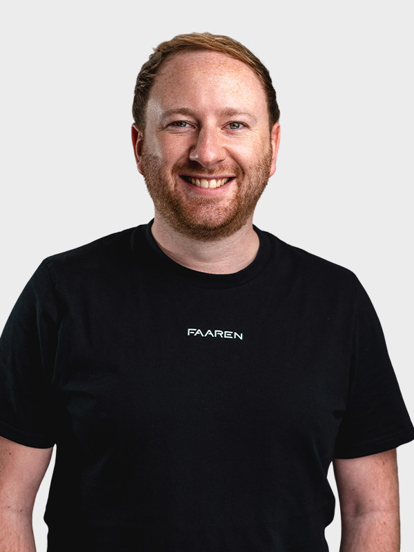 Daniel Garnitz Porttrait wearing a FAAREN T-Shirt